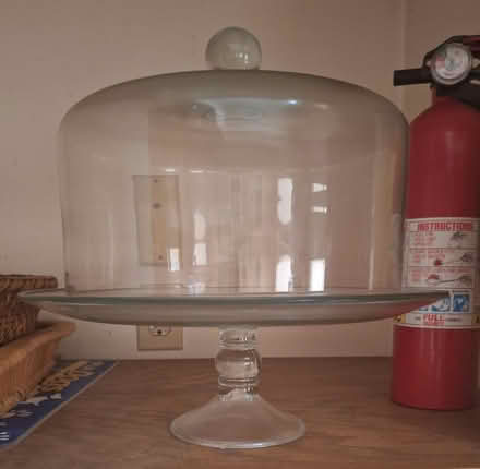 Photo of free Glass cake safe (SR, Bret Harte, near Jackson's) #1