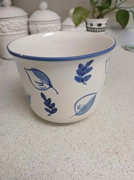 Photo of free Ceramic planter pot (Meadowvale and 401 area) #1