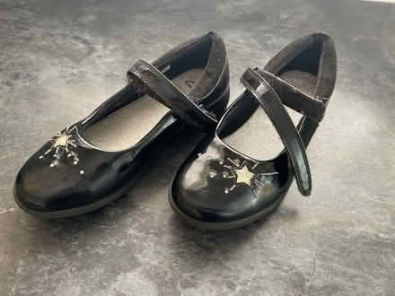 Photo of free Clark’s Girls shoes size 1G (Lightwater GU18) #1