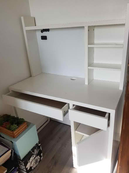 Photo of free White desk (Orpington BR5) #1