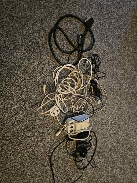 Photo of free Mixture of cables (Heckmondwike) #1