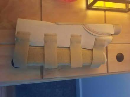 Photo of free Wrist and Thumb Support (HG3) #2