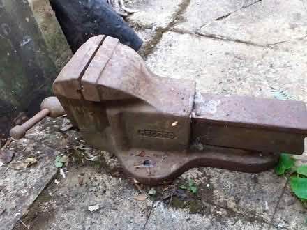 Photo of free VERY heavy Record No 24 bench vice. (Welwyn AL6) #1