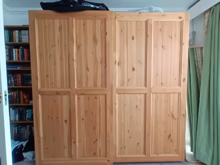 Photo of free Wardrobe with sliding doors (Woking GU22) #1