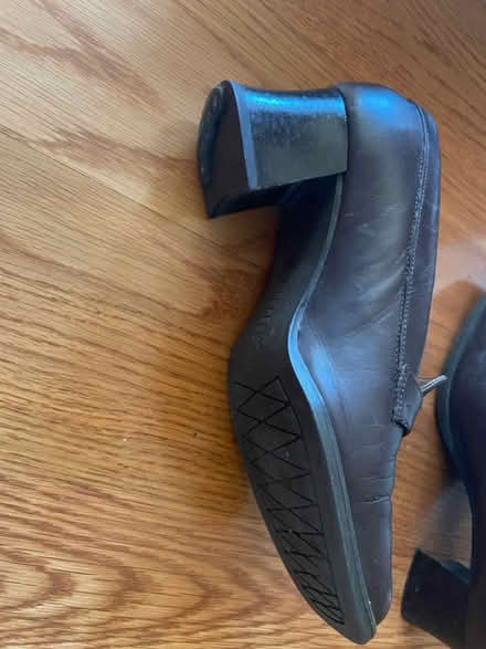 Photo of free Shoe size 7 1/2 (85/Saratoga Ave) #4