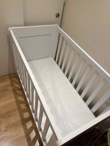 Photo of free Baby crib and mattress (Pimlico SW1W) #4