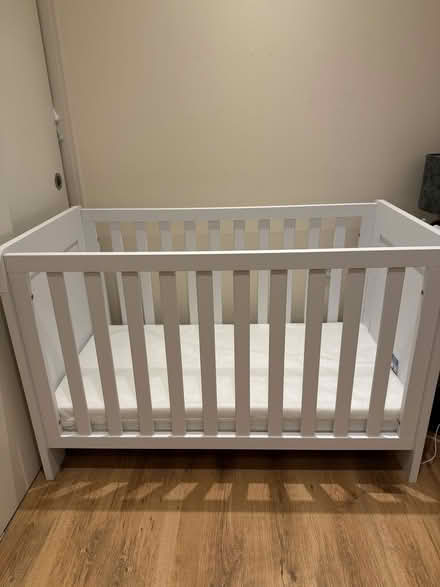 Photo of free Baby crib and mattress (Pimlico SW1W) #2