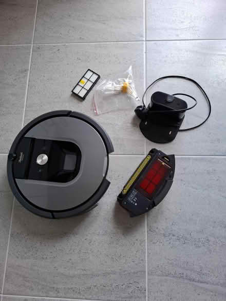 Photo of free iRobot Roomba 900 series (Blairgowrie PH10) #4