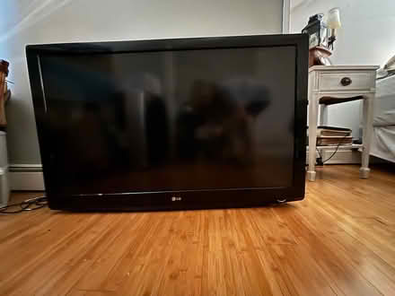 Photo of free Flat screen TV LG (Bayville NY) #2