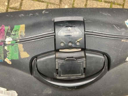 Photo of free Samsonite large hard shell suitcase with wheels and lock (Bridge of Allan FK9) #4