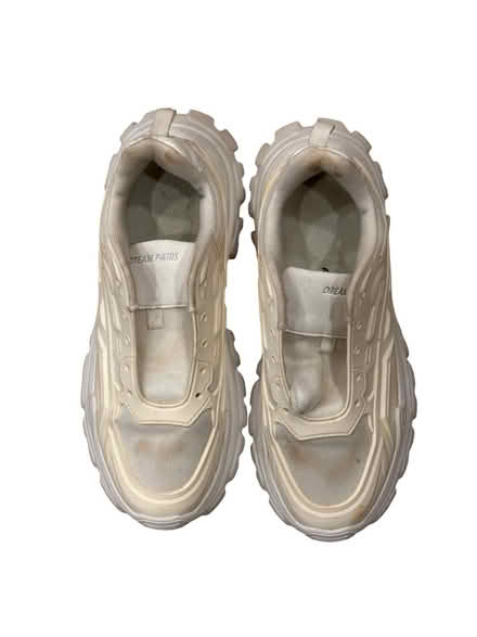 Photo of free Dream Pairs Woman’s Sneakers (Brooklyn Storage) #1