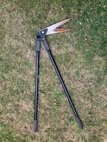 Photo of free Long handled grass shears (Coulsdon, nr, train station) #1