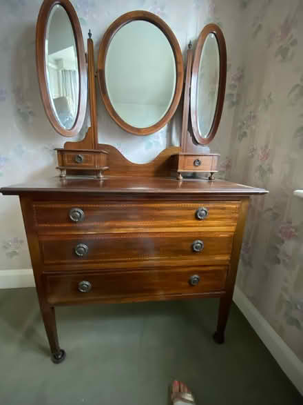 Photo of free Dressing table (Stoneleigh) #1