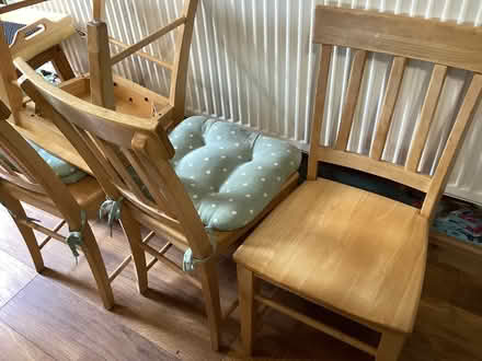 Photo of free 4 dining rooms chairs (Ruiton DY3) #1