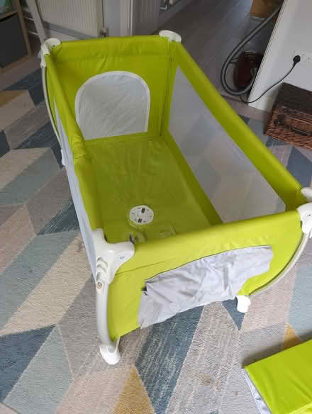 Photo of free Green travel cot. Brand inglesina (Bordon) #1