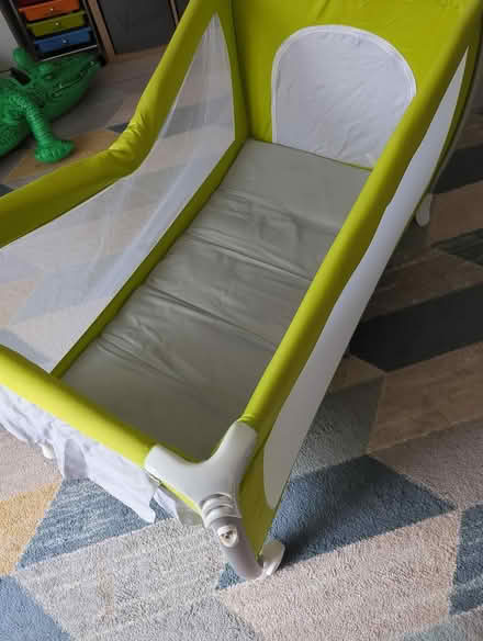 Photo of free Green travel cot. Brand inglesina (Bordon) #2