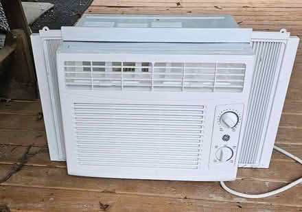 Photo of free Window AC non-cooling (Hyde Park) #1