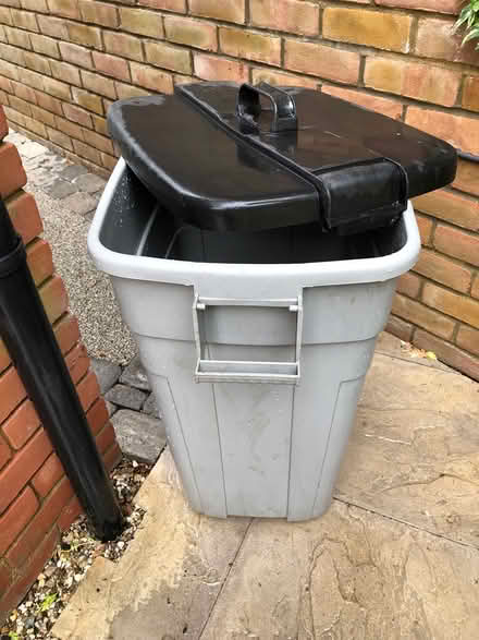 Photo of free Rectangular Addis dustbin (Billericay) #1