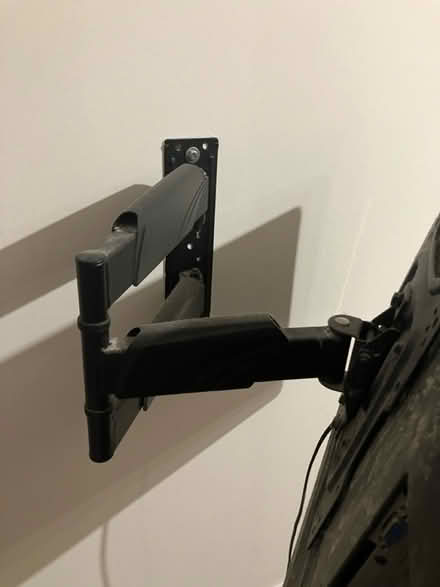 Photo of free TV and Wall Mount (Camberwell) #3
