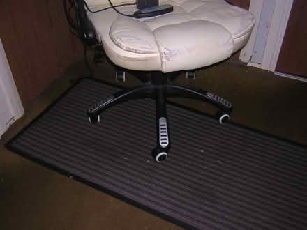 Photo of free Chair with heat and vibro massage (Blackburn BB2) #3