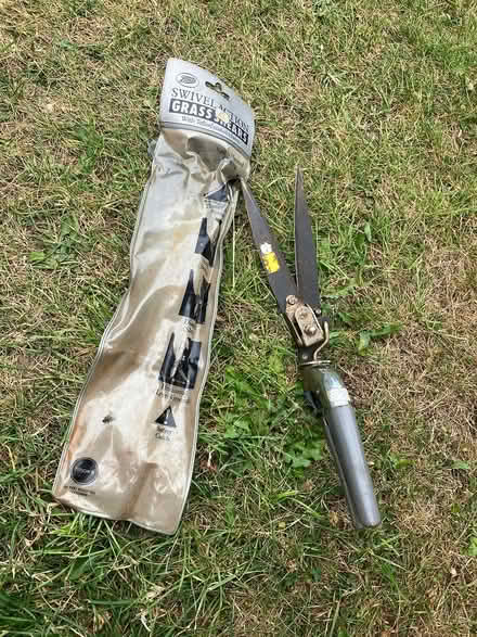 Photo of free Small grass shears (Coulsdon, nr, train station) #1