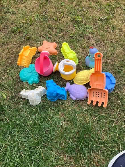 Photo of free Sand pit items (Coulsdon, nr, train station) #1
