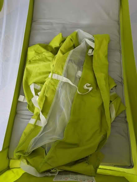 Photo of free Green travel cot. Brand inglesina (Bordon) #3