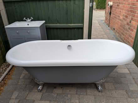 Photo of free Frestanding bath and vanity unit (Handside, WGC, AL8) #1