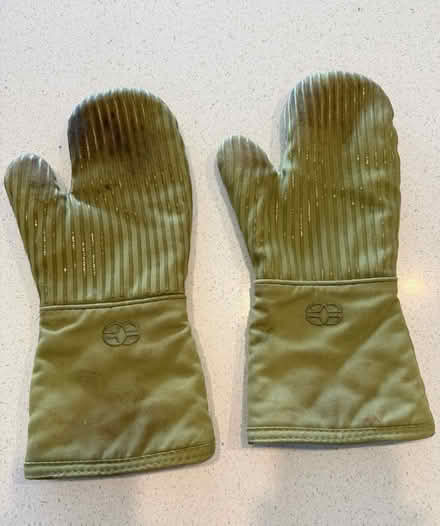 Photo of free Kitchen Towels & Oven Mitts (Guttenberg, NJ) #1
