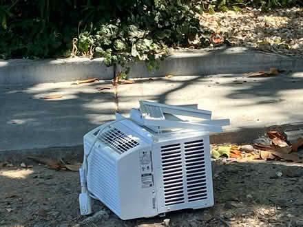Photo of free Used air conditioner window mount (5 Octavia Street, San Rafael) #1