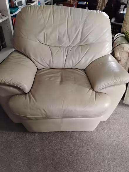 Photo of free Reclining real leather chair like new (Barry CF62) #2