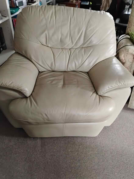 Photo of free Reclining real leather chair like new (Barry CF62) #2