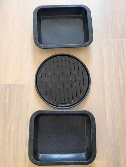 Photo of free 3 Enamelled Oven Trays (Farnham, GU9) #1