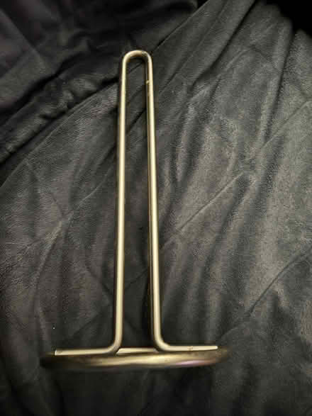 Photo of free metal paper towel holder (Chicago Edgewater) #1