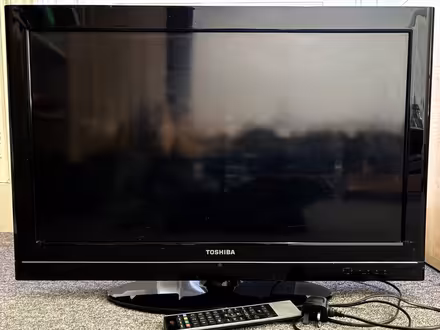 Photo of free Toshiba 32in 1080p HDTV - works eventually (Lauriston EH3) #1