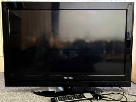Photo of free Toshiba 32in 1080p HDTV - works eventually (Lauriston EH3) #1