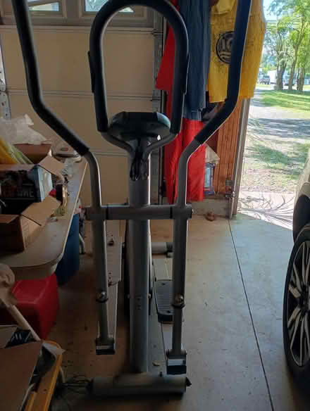 Photo of free elliptical (Ridge pike 19444) #1