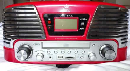 Photo of free “Retro” music player - LPs, CDs, radio, USB, SD card (Shepton Mallet BA4) #1