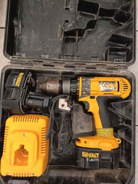Photo of free Case and battery with charger (Kingsley Park) #1