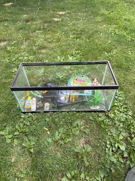 Photo of free Fish tank and equipment (Hartsdale) #1