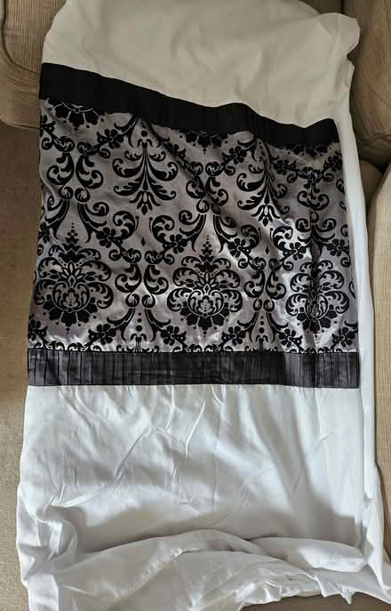 Photo of free King-size duvet cover & pillowcases (Oakridge Park MK14) #1