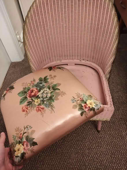 Photo of free pink wicker chair with compartment (B67 5EH) #2