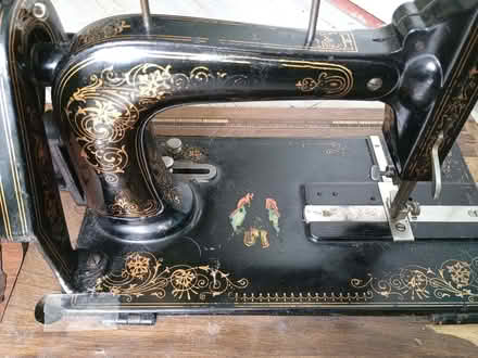 Photo of free Hand crank sewing machine (needs fixing) (Frankley B45) #3