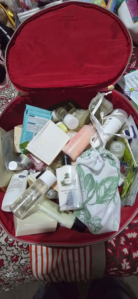 Photo of free Hotel small shampoos, shower gels and conditioners (Heybridge CM9) #1