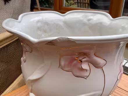 Photo of free 1 large white plant pot holder and 3 terracotta pots (Deanburn EH26) #3