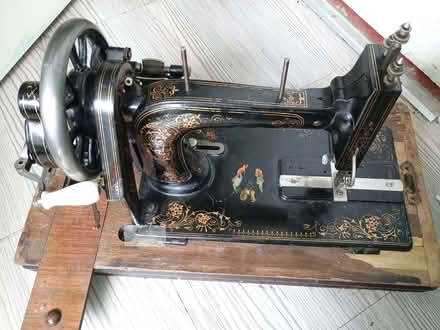 Photo of free Hand crank sewing machine (needs fixing) (Frankley B45) #1