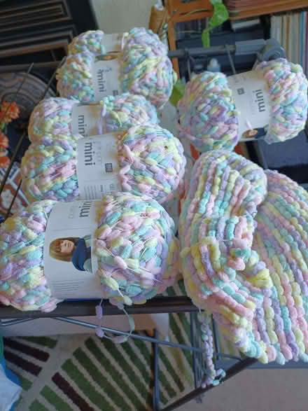 Photo of free Yarn see pics various colours and texture (Sidley TN40) #4
