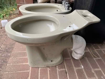 Photo of free Bathroom suite (Presteigne LD8) #2
