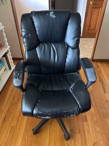 Photo of free Desk chair (Glen Burnie) #1