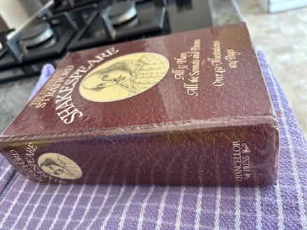 Photo of free The Illustrated Stratford Shakespeare book (Far Bletchley MK3) #2